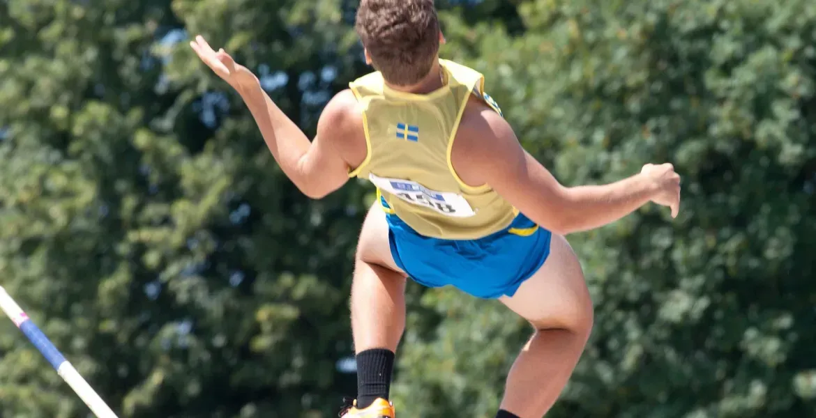 Duplantis infrange barriere: nuovo record mondiale a Tokyo