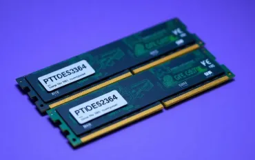 Aumento dei prezzi DDR4 spinge il mercato: Migliori opportunità per i piccoli produttori