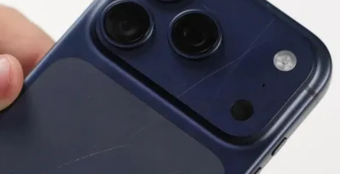 Nuovi iPhone in Cina: Entusiasmo e preoccupazioni per Graffi