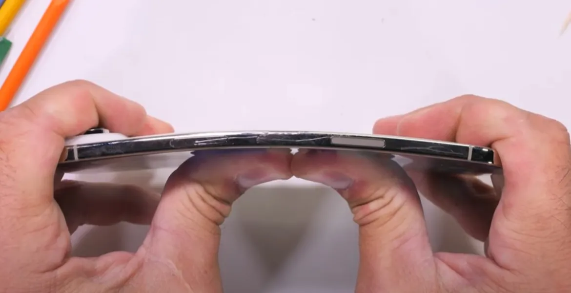 iPhone Air: Test estremi svelano la sua impressionante resistenza