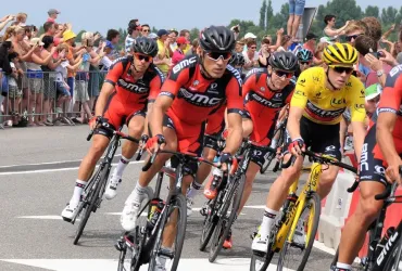 Remco Evenepoel trionfa a Kigali: la tripletta mondiale nel cuore dell'Africa