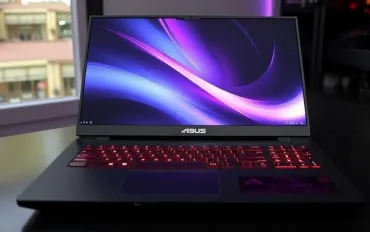ASUS ROG Strix G18 G815: Potenza e design in un unico notebook