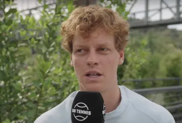 Jannik Sinner: Il tennista che cambia il mondo con l'istruzione
