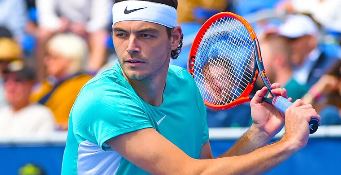 Taylor Fritz avanza con fatica al Torneo di Tokyo, Eliminando Diallo