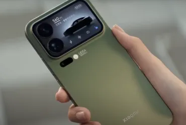 Xiaomi sfida iPhone con i nuovi 17 Pro e Pro Max dotati di doppio schermo