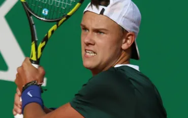 Holger Rune brilla a Tokyo: Vittoria e quarti di finale