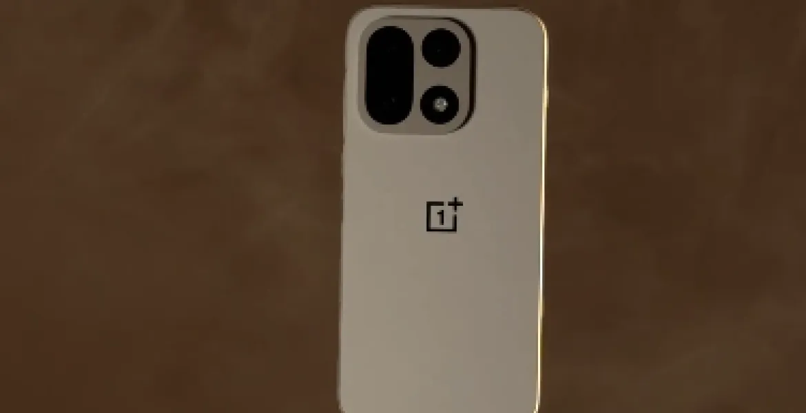 OnePlus 15: Nuovi dettagli svelati a un mese dal lancio