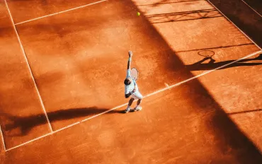 Tennista turco come Edoardo Bove