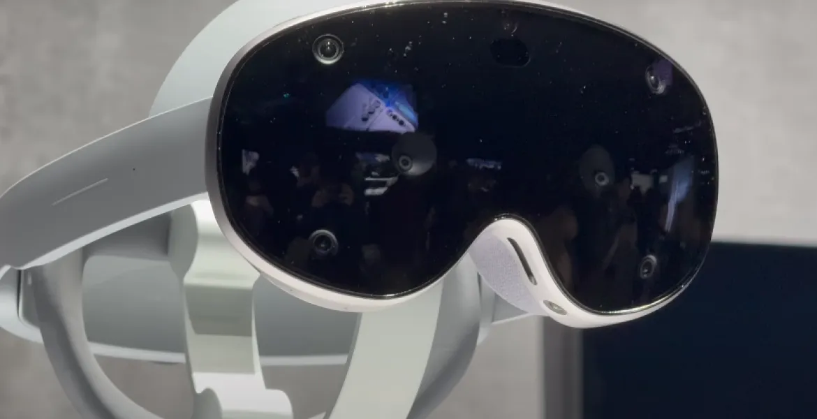 Apple: Pausa per Vision Pro, spinta sugli occhiali smart