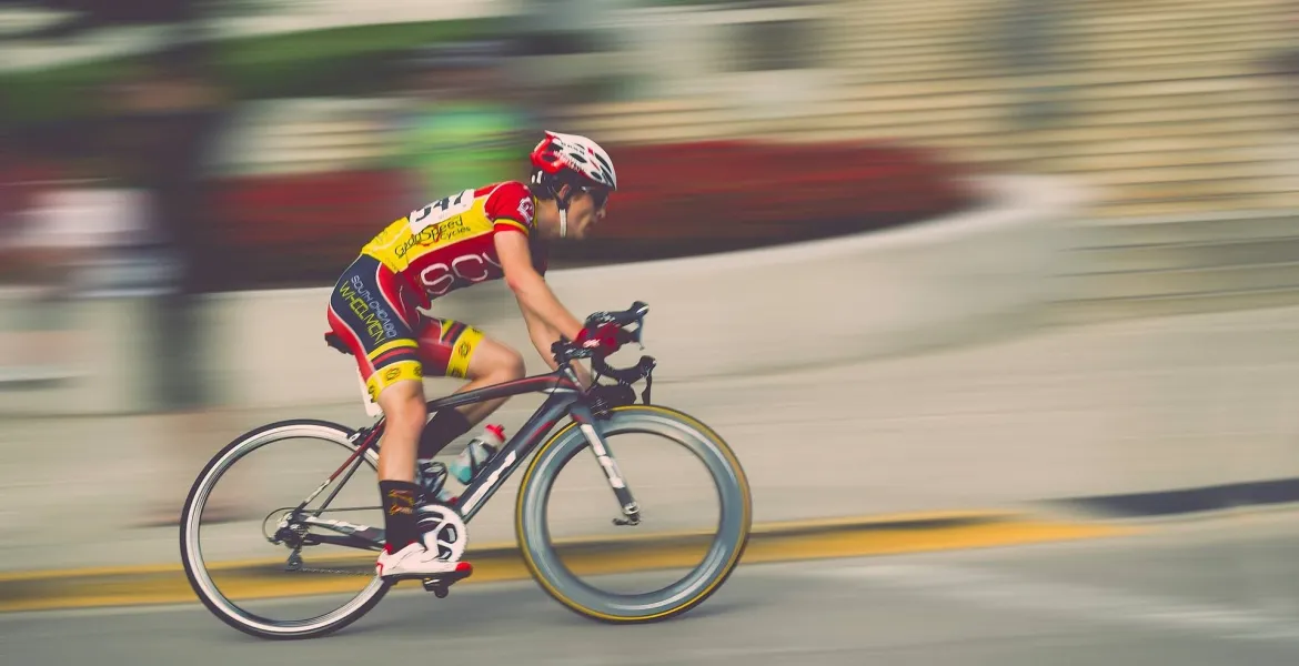 Ciclismo. Rottura clavicola per Evenepoel