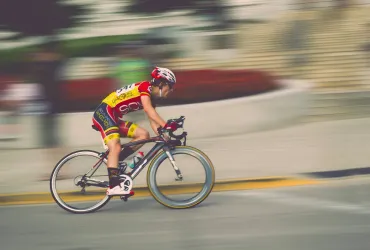 Ciclismo. Rottura clavicola per Evenepoel