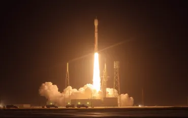 SpaceX lancia il 125° Falcon 9: Nuova missione per Starlink