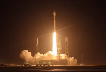 SpaceX lancia il 125° Falcon 9: Nuova missione per Starlink