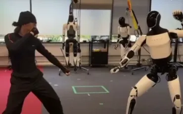 Robot Optimus di Tesla Incanta: sfida kung-fu con l'uomo