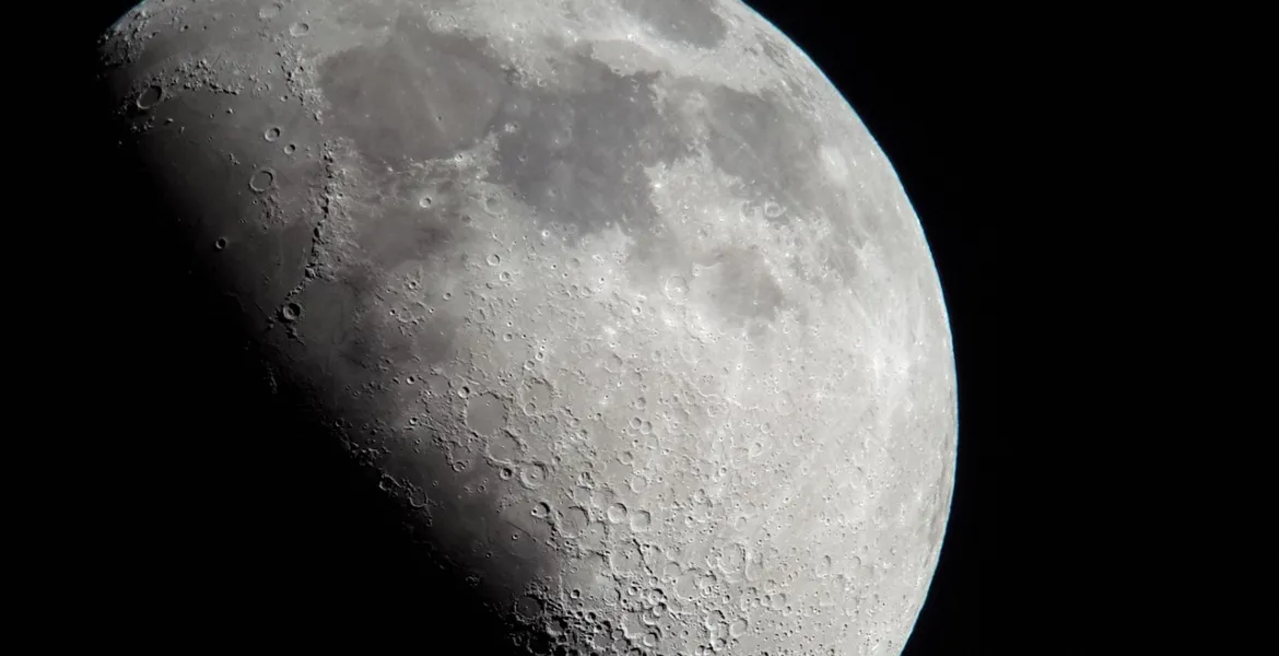 Scoperta rivoluzionaria sulla Luna: Prove dirette di differenze termiche tra i lati