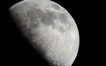 Scoperta rivoluzionaria sulla Luna: Prove dirette di differenze termiche tra i lati