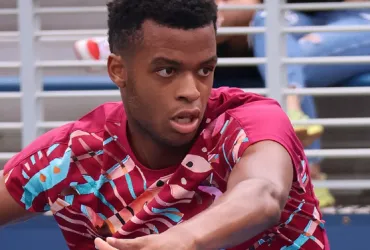 Giovanni Mpetchi Perricar trionfa su una stella del tennis