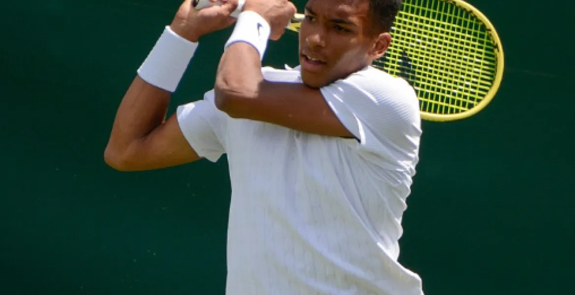 Auger-Aliassime trionfa a Shanghai: spettacolo in campo