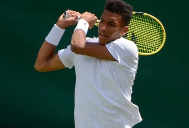 Auger-Aliassime trionfa a Shanghai: spettacolo in campo