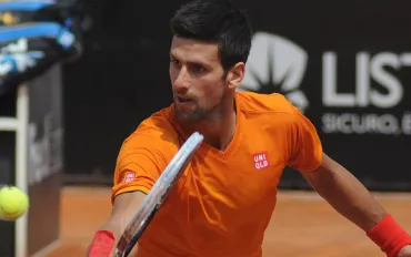 Tensione in campo: Novak Djokovic collassa durante il torneo di Shanghai