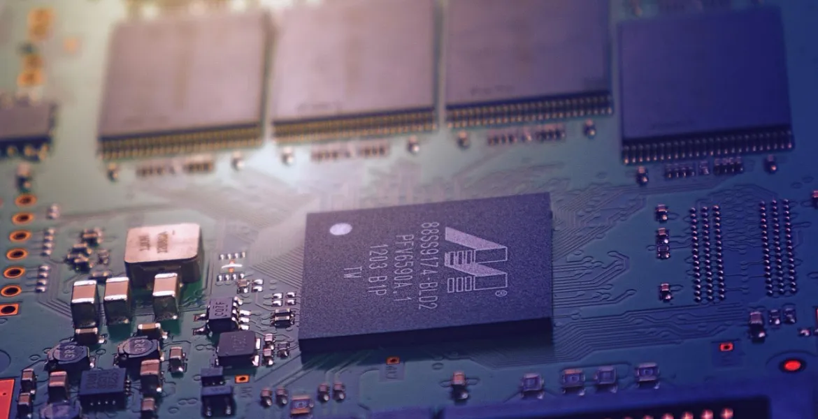 Qualcomm e Arduino rivoluzionano con l'Arduino UNO Q
