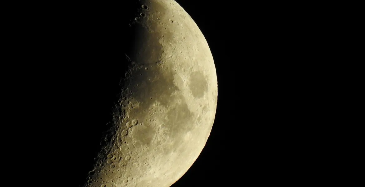 Scoperta shock sulla Luna: Isotopi di Zolfo rivelano nuovi Indizi sull'origine