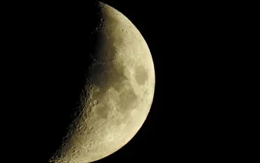 Scoperta shock sulla Luna: Isotopi di Zolfo rivelano nuovi Indizi sull'origine