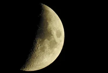 Scoperta shock sulla Luna: Isotopi di Zolfo rivelano nuovi Indizi sull'origine