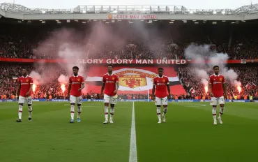 Zirkzee via da Manchester? Roma e Como all'assalto dell'attaccante