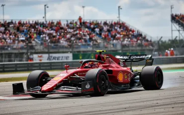 Scuderia Ferrari: Hamilton smentisce le voci su Horner e guarda al 2026