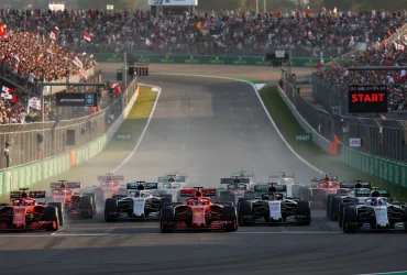 Ferrari contro Mercedes e Red Bull: la sfida finale infiamma il Mondiale Costruttori
