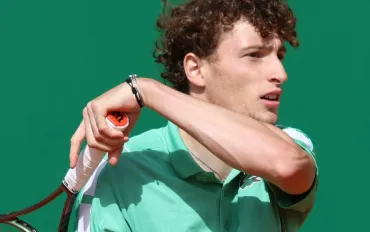 Ugo Humbert si ritira dal Masters di Parigi: un duro colpo per il tennista francese