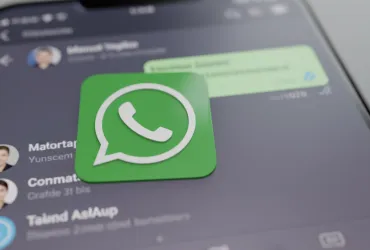 WhatsApp rivoluziona i profili: Arrivano le immagini di copertina!
