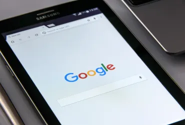 L'Intelligenza artificiale ridisegna la ricerca online: Google e l'era dei risultati inattesi