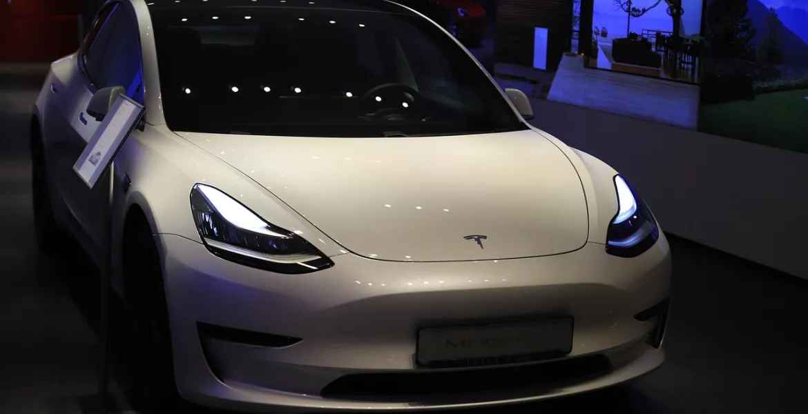 Tesla in Crisi? Le opinioni politiche di Musk costano caro