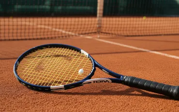 Alcaraz trionfa su Fritz alle ATP Finals: un passo più vicino al numero uno