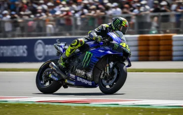 MotoGP Valencia: Bezzecchi all'assalto, Martin rientra per il 2025