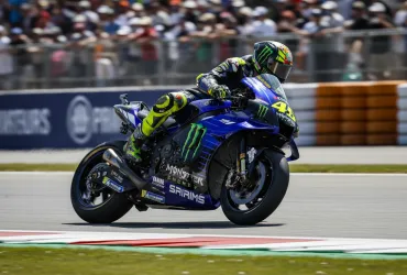 MotoGP Valencia: Bezzecchi all'assalto, Martin rientra per il 2025