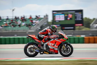 Bezzecchi stupisce a Valencia: Pole position da arlo, Bagnaia in profonda crisi