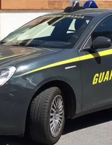 Firenze: Guardia di Finanza contrasta il gioco delle tre campanelle in Piazza Duomo