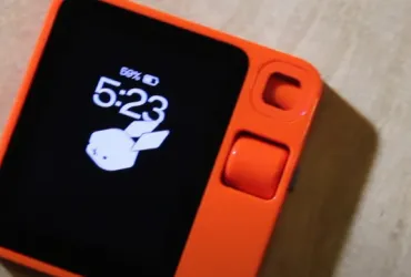 Rabbit R1: Il gadget AI fallimentare non paga gli stipendi e affronta la rivolta dei dipendenti