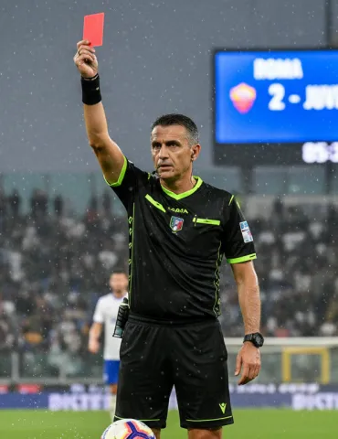 Derby di Milano a Sozza, Fiorentina-Juve a Doveri: le designazioni arbitrali infiammano la 12ª giornata