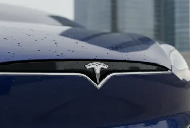 Tesla rivoluziona la ricarica: Supercharger accessibili con charging card in Europa