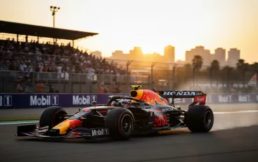 Ferrari a Las Vegas: Leclerc risponde a Elkann, Hamilton si immerge nel lavoro