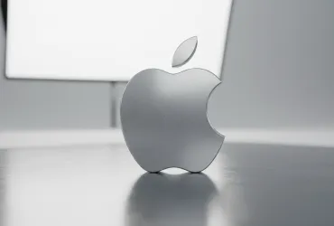 Tim Cook lascerà Apple nel 2026? Le indiscrezioni e le smentite