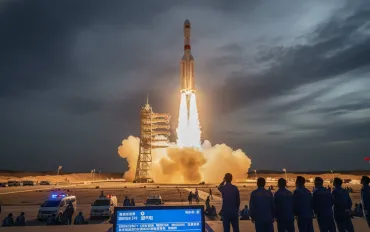 Cina: Lancio d'emergenza per salvare l'Equipaggio di 'Shenzhou-20'