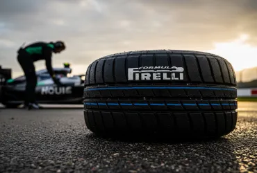 F1 Qatar: Pirelli impone limite di 25 giri per gomma e due soste obbligatorie