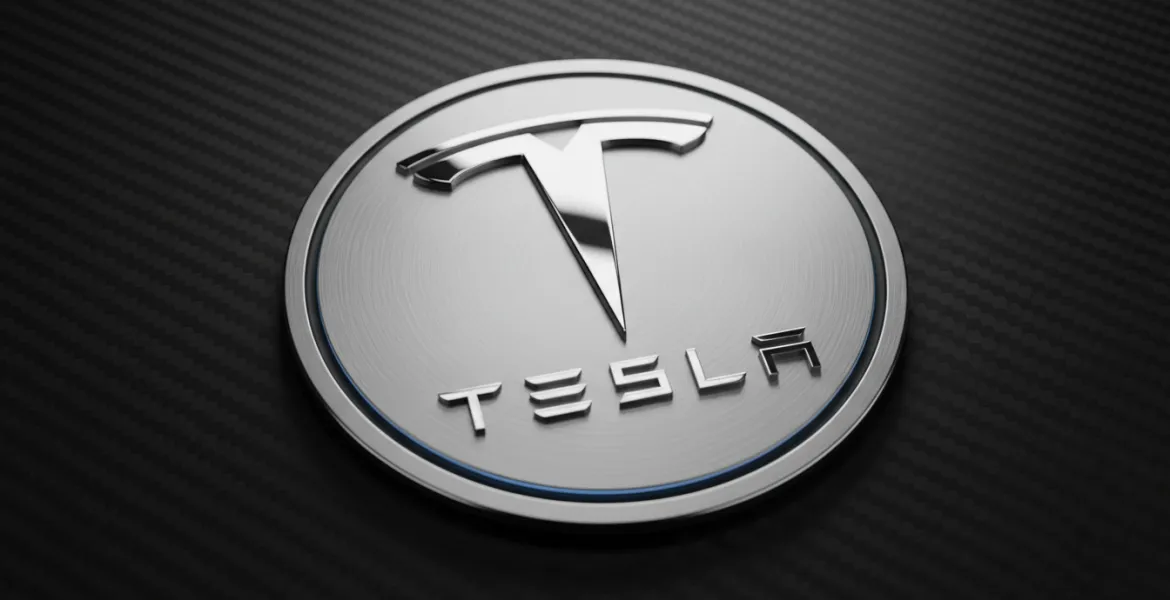 Tesla inaugura la stazione Supercharger più grande del mondo, alimentata dal sole