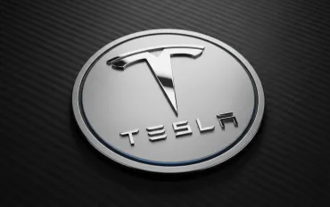 Tesla inaugura la stazione Supercharger più grande del mondo, alimentata dal sole