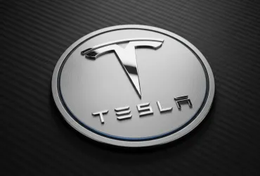 Tesla inaugura la stazione Supercharger più grande del mondo, alimentata dal sole